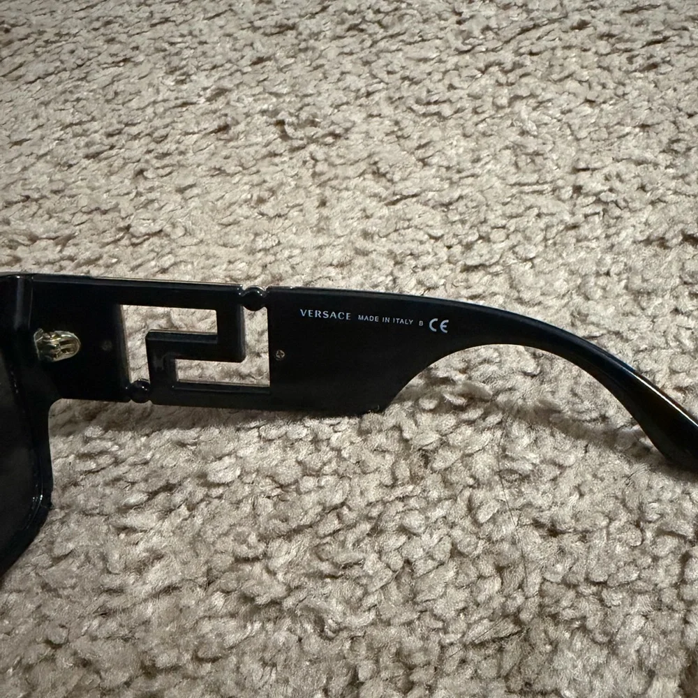 Versace VE4403 sunglasses  Like new